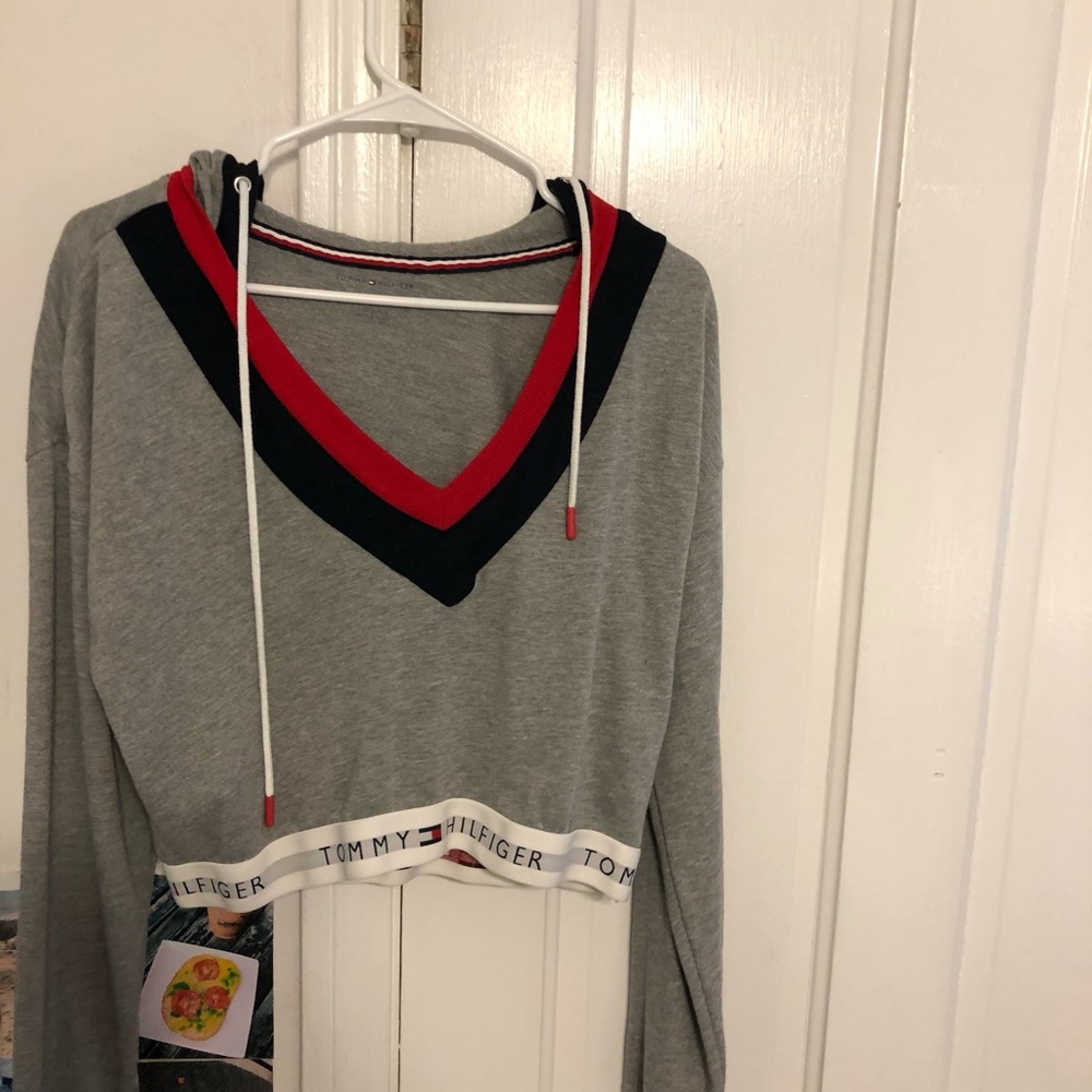 Tommy Hilfiger Women’s Medium Cropped Sweater